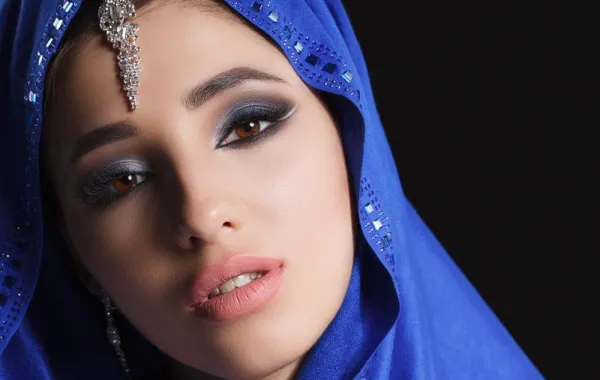 للمحجبات : مكياج دخاني للعيون البنية