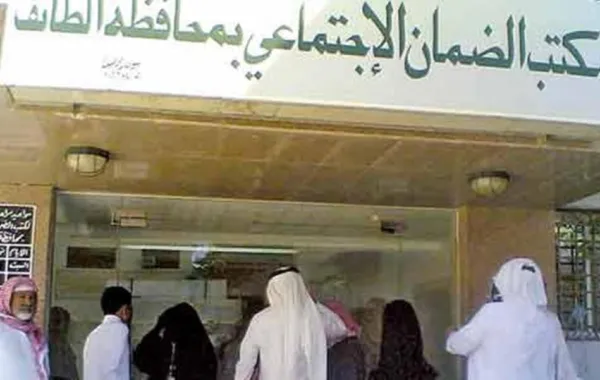 «العمل» تودع 5.6 مليار ريال في حسابات الأسر الضمانية