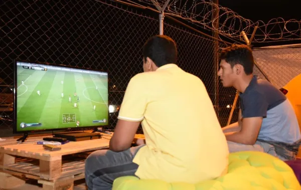ألعاب الفيديو تجذب الشباب في مهرجان «أسوة»