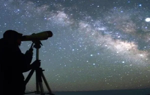 «مركز الفلك الدولي» يرجح أن يكون العيد الأحد المقبل