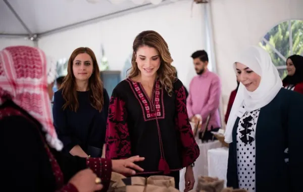الملكة رانيا العبد الله تتفقد مشاريع مؤسسة نهر الأردن في جرش