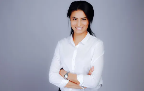 سنية الكريمي هاجرت لفرنسا منذ 12 عاماً وتتولى عضوية بالبرلمان