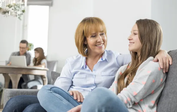 طوّري تواصلك مع طفلك المراهق