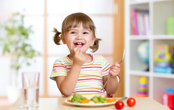 نصائح تشجع الطفل على تناول طعامه