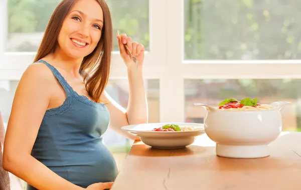 دراسة تحذر من تناول الطعام الدهني خلال الحمل