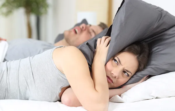 كيف يمكن وقف الشخير للأبد؟.. إليك أفضل 10 طرق طبيعية