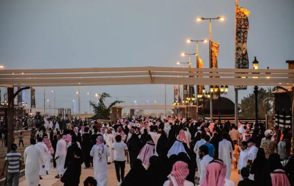 سوق عكاظ، يشهد إقبالاً كبيرًا هذا العام