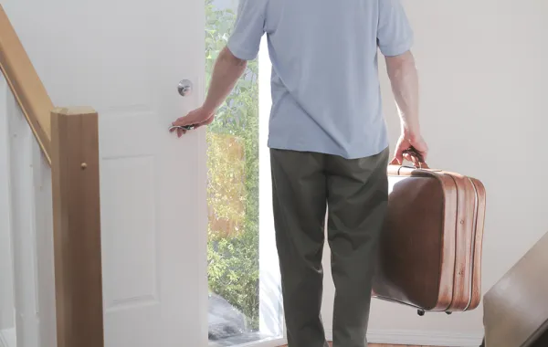 هل يهددك ابنك بالخروج من البيت وعدم العودة؟