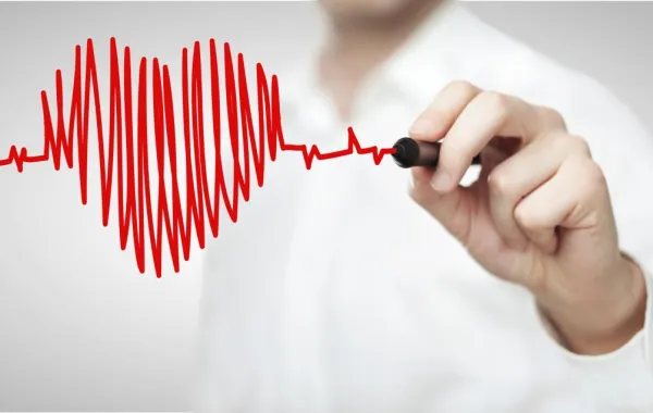 ساعات العمل الطويلة تزيد خطر الإصابة باضطرابات القلب