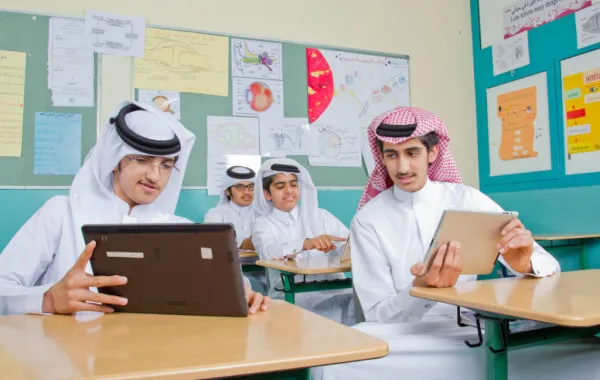 "التعليم" تربط قبول أبناء المقيمين في المدارس بتسجيل البصمة