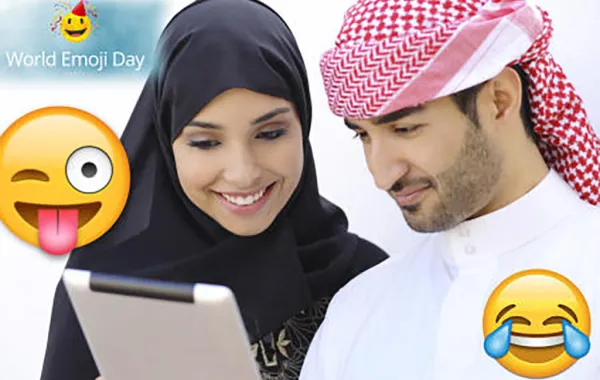 السعوديون يحتفلون باليوم العالمي لـ "الإيموجي" على تويتر
