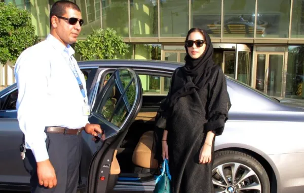 "العمل" تخصص 1500 ريال لمواصلات المرأة العاملة