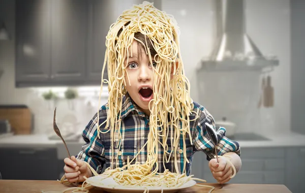 إذا كان ابنك يهوي تدبير المقالب.. شاهدي معه هذا الفيديو