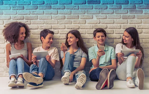 كيف تتعاملين مع طفلك في سن المراهقة؟