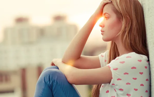 أمراض نفسية تعاني منها الفتيات في فترة المراهقة