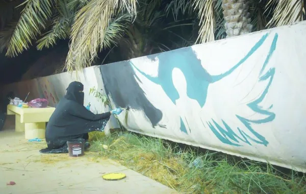 فنانات تشكيليات يحولن قنوات الري الزراعية إلى لوحات فنية