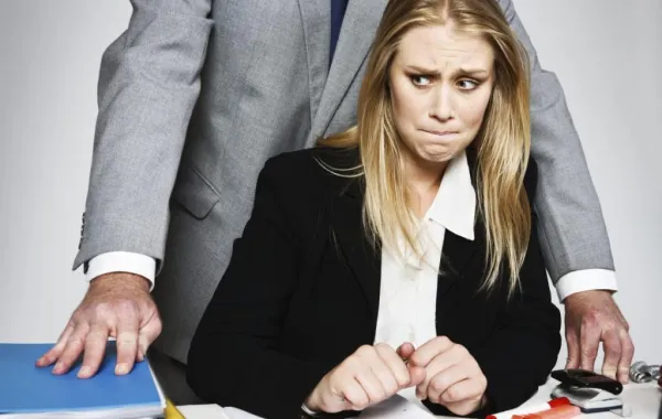 للنساء.. "لاصق ذكي" يتصل بعائلتك إذا تعرضت إلى التحرش