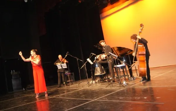 فرقة "كاراسكو" الأرجنتينية للتانغو تستكمل فعاليات مهرجان جرش في عمّان