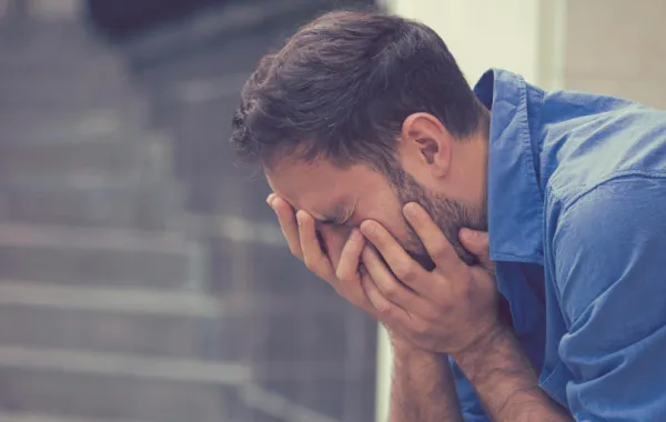 إصابة أربعيني في أجزاء حساسة من جسده بسبب الألعاب النارية