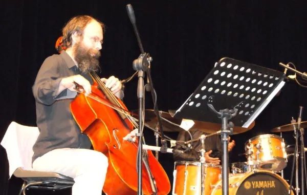 الجزائري فيصل صالحي يقدم "الجاز الشرقي" في جرش 2017