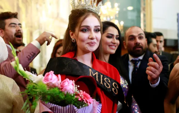 سحب اللقب من ملكة جمال عربية بسبب إنكارها زواجها