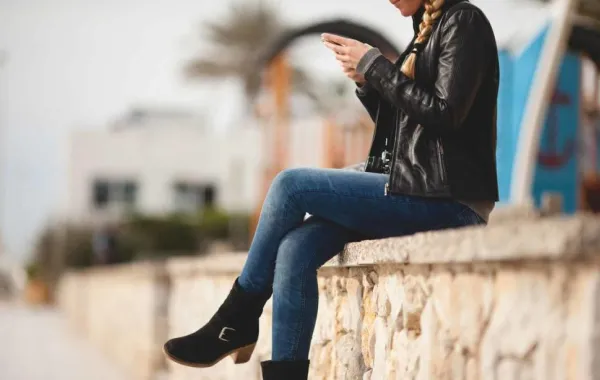 لماذا أحذية النساء أغلى من أحذية الرجال؟