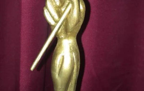 الفنانة التشكيلية غادة الحوثري تحصد "الأوسكار" في القاهرة