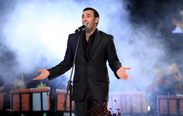 كاظم الساهر مخاطباً الشعبين الكويتي والعراقي: لا أغني سوى الحب ولا اهتمامات لي سوى الفن الجميل