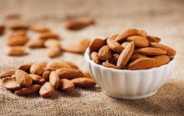 لن تستغني عن اللوز بعد قراءة هذه السطور...