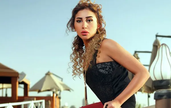 بعد ضجة "أجمل عيون": دينا الشربيني وأول تعليق على ألبوم عمرو دياب