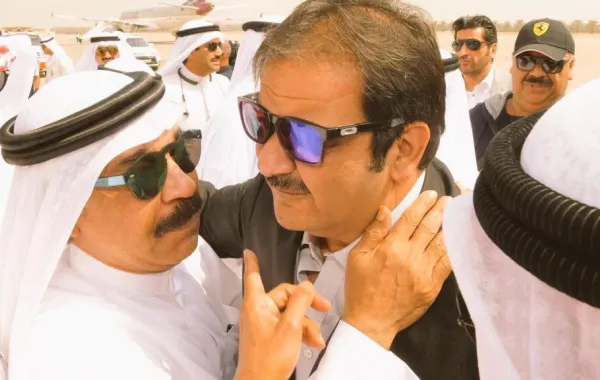 الكويتيون يستقبلون جثمان الفنان الكبير عبدالحسين عبدالرضا بالدموع
