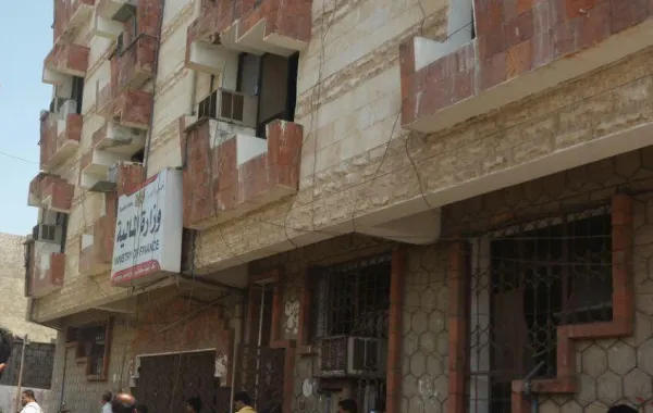 حريق يلتهم مالية الحكومة اليمنية في عدن