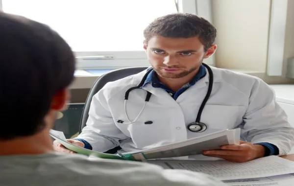 مراجع يعتدي بالضرب على طبيب سعودي