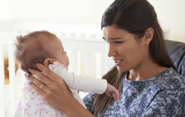 أم تشنق طفلها لتنتقم من زوجها الخائن