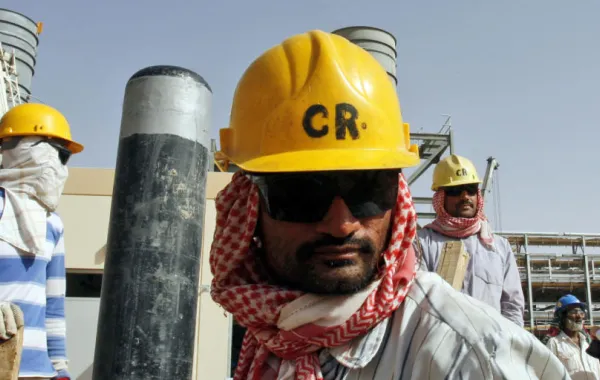 "العمل السعودية" توقف خدمة تغيير المهن