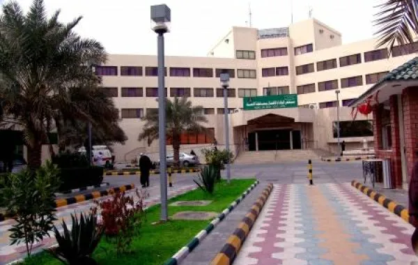 القبض على شخص حاول الاعتداء بساطور على موظف مستشفى في الأحساء