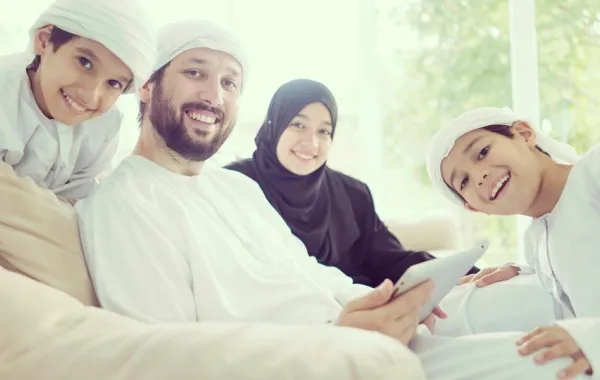 اتيكيت: 5 أخطاء تفقد المعايدة أهميتها