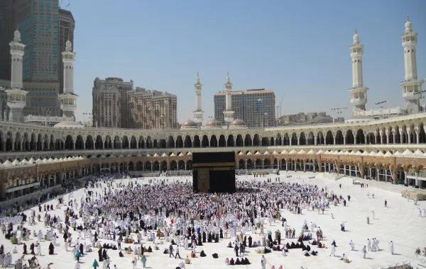 الأمن الخاص للحرم يوضح حقيقة الحاجة المنتحرة في صحن الطواف