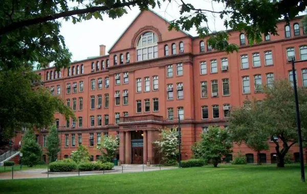 اختيار سعودية سفيرة دبلوماسية لجامعة أمريكية