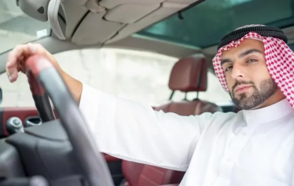 دراسة تكشف أكثر ما يشربه السعوديون أثناء القيادة