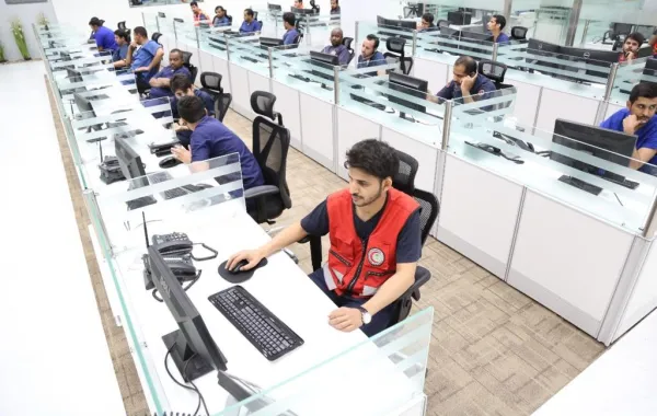 130 فرداً من الهلال الأحمر يستقبلون البلاغات في موسم الحج