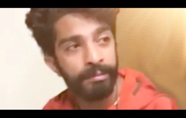 بالفيديو: كويتي يسمع صوت أمه للمرة الأولى