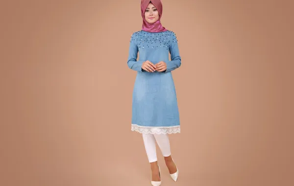 ملابس محجبات: اعتمدي الـ تونيك الجينز لاطلالة كاجوال للجامعة
