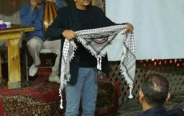 المخرج المسرحي غنام غنام ضيف مختبر السرديات الأردني بالعاصمة عمان