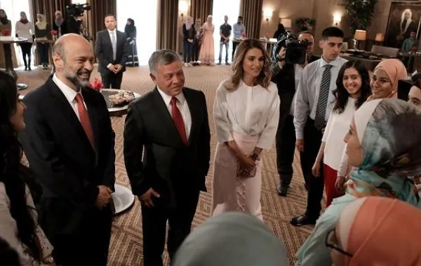 العاهل الأردني والملكة رانيا العبد الله يلتقيان الطلاب المتميزين بالثانوية العامة
