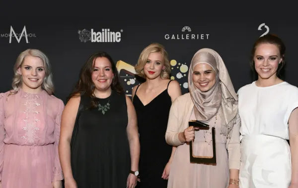 إيمان مسكيني فنانة عربية شابة تخلق الحدث في النرويج