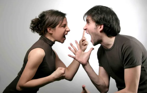 زوجة تعتدي على زوجها ضرباً بسبب مثل شعبي!