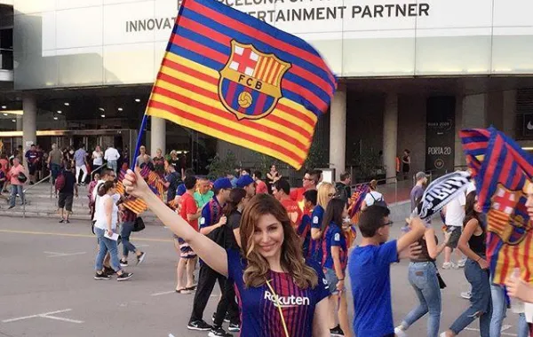 يارا وميسي... عندما تتحول النجمة إلى  واحدة من "فانز" لاعب كرة قدم