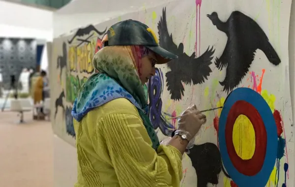 «جدارية الصيد والفروسية» لوحة فنية في حب تراث الوطن