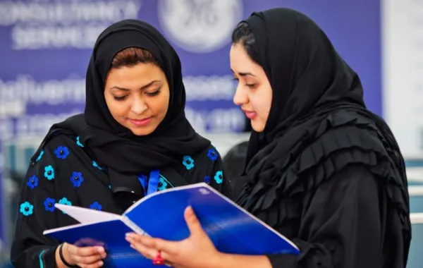 العمل: 80 ألف فرصة عمل للنساء في عدة قطاعات.. قريباً
